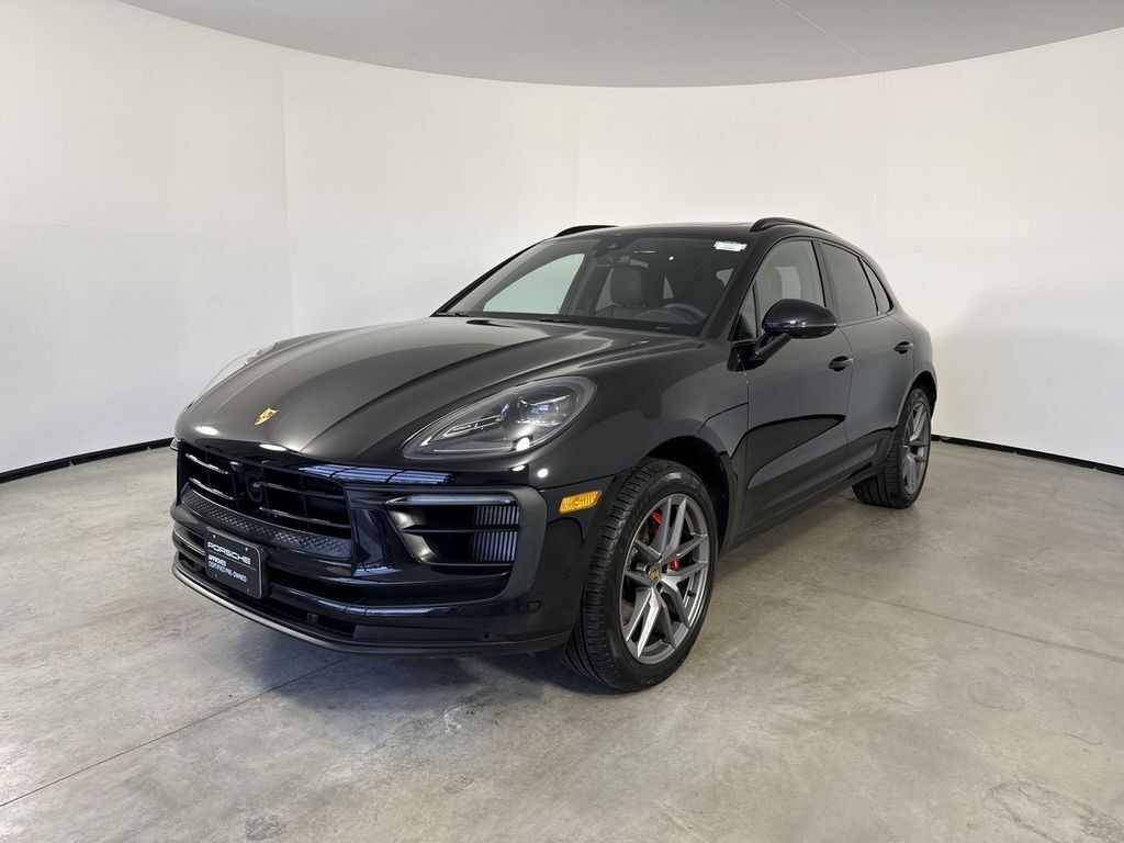 2025 PORSCHE Macan