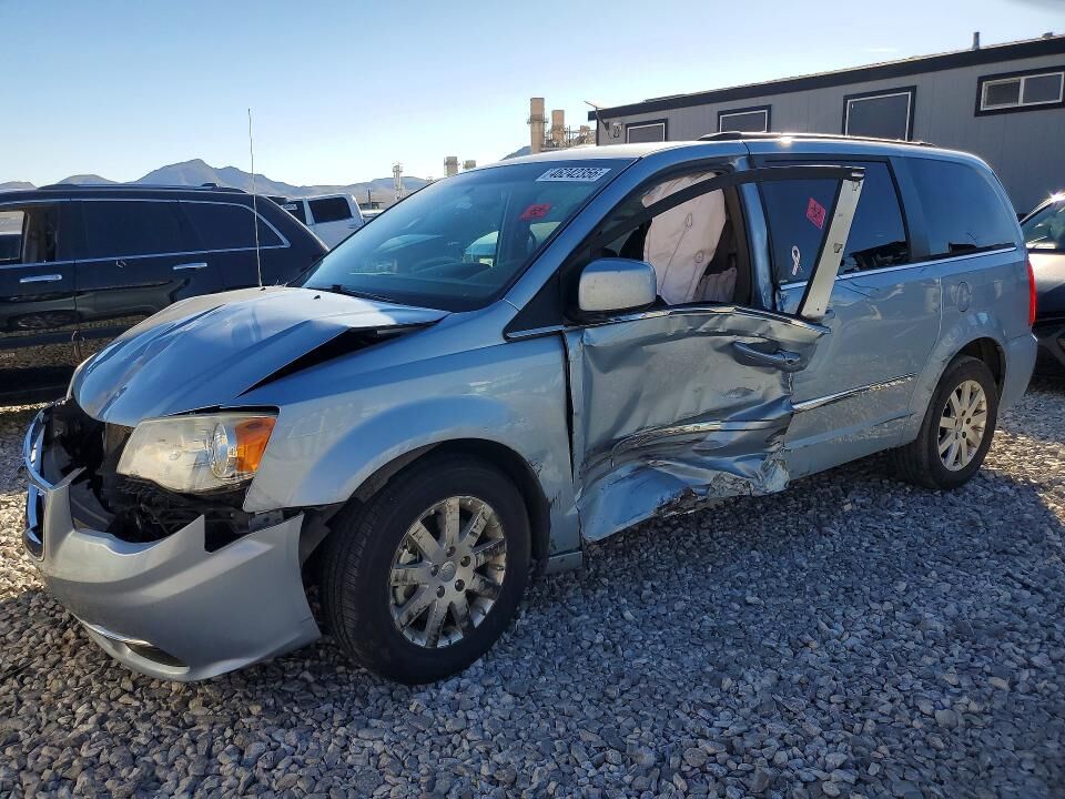 2013 CHRYSLER Town and Country