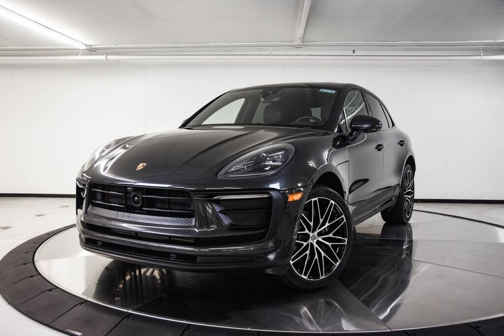 2025 PORSCHE Macan