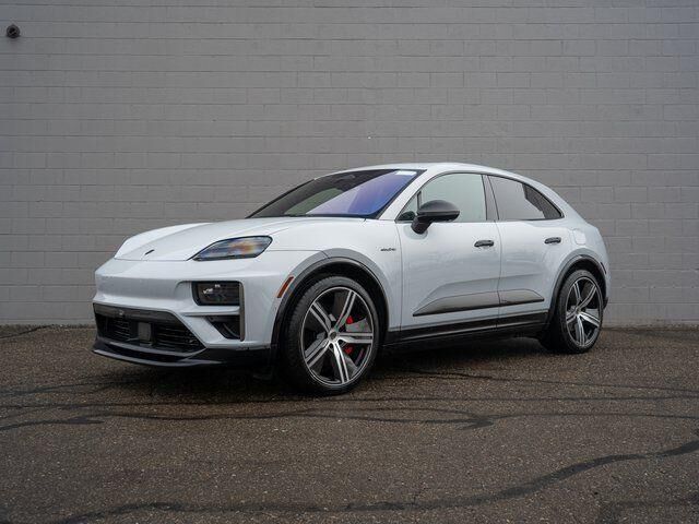 2025 PORSCHE Macan