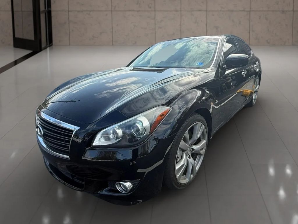 2012 INFINITI M56