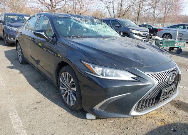 2019 LEXUS ES