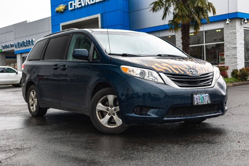 2012 TOYOTA Sienna
