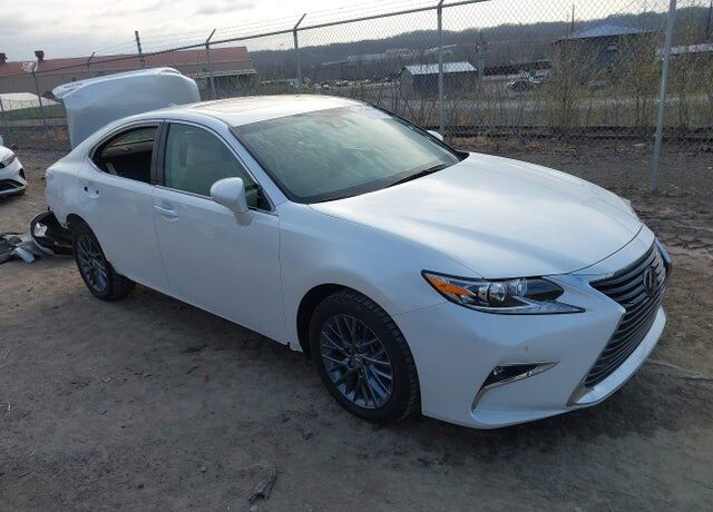 2018 LEXUS ES