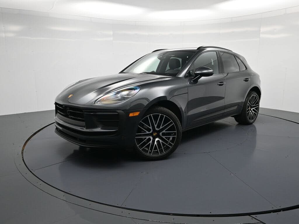 2026 PORSCHE Macan