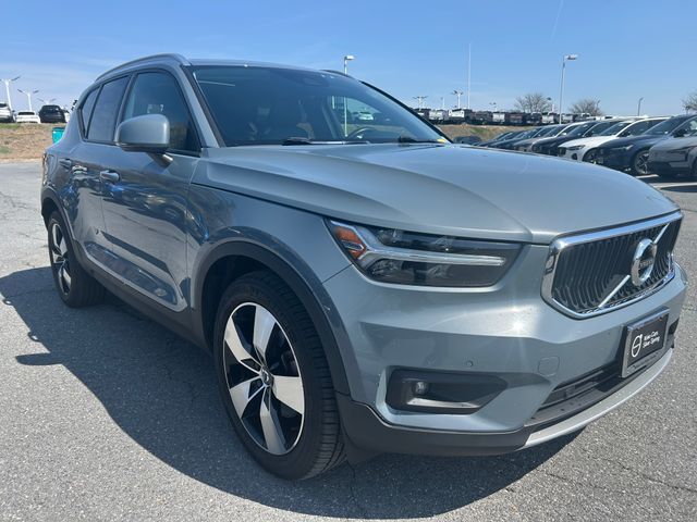2021 VOLVO XC40