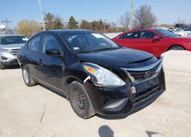 2017 NISSAN Versa