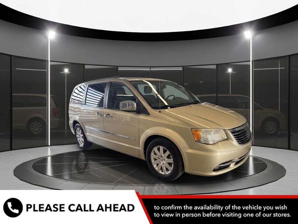2012 CHRYSLER Town and Country