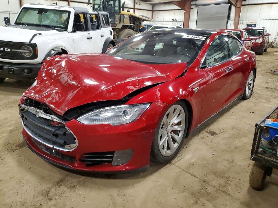 2015 TESLA Model S