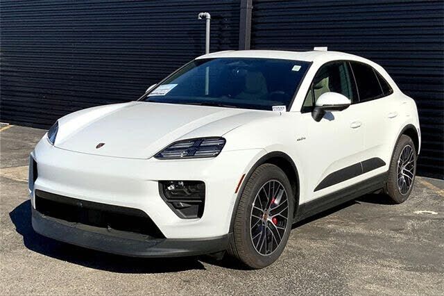 2025 PORSCHE Macan