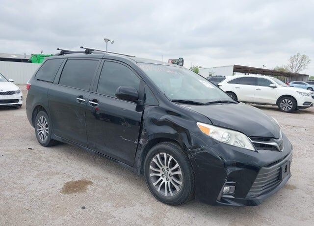 2019 TOYOTA Sienna