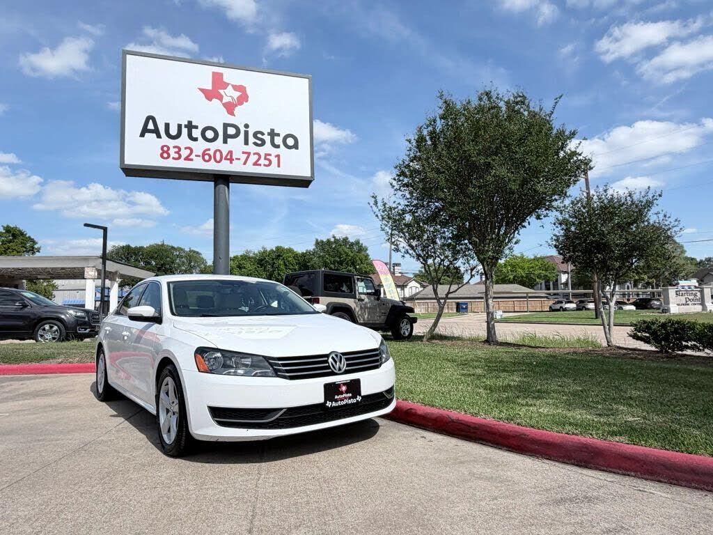 2013 VOLKSWAGEN Passat