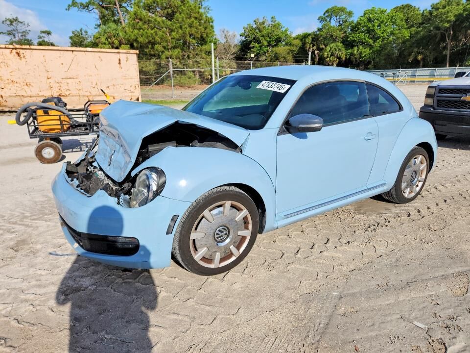 2012 VOLKSWAGEN Beetle