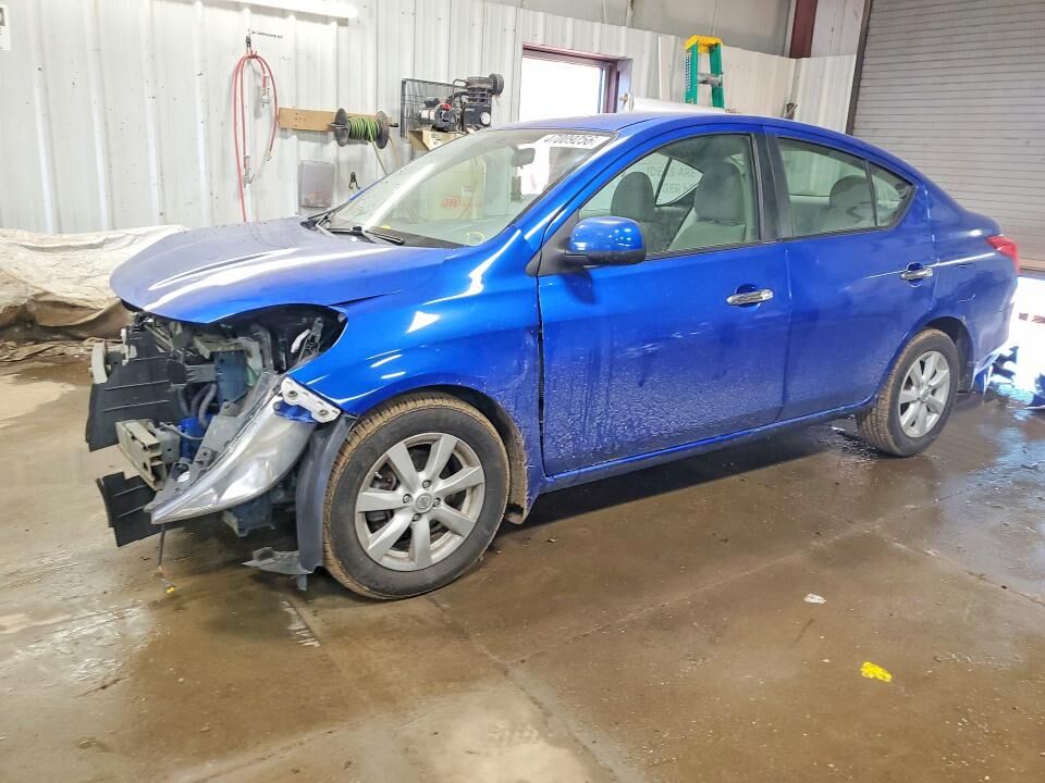 2012 NISSAN Versa