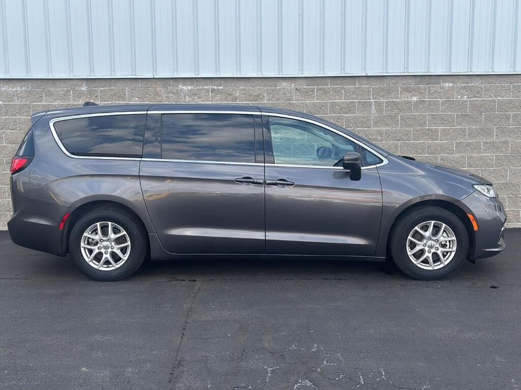 2023 CHRYSLER Pacifica