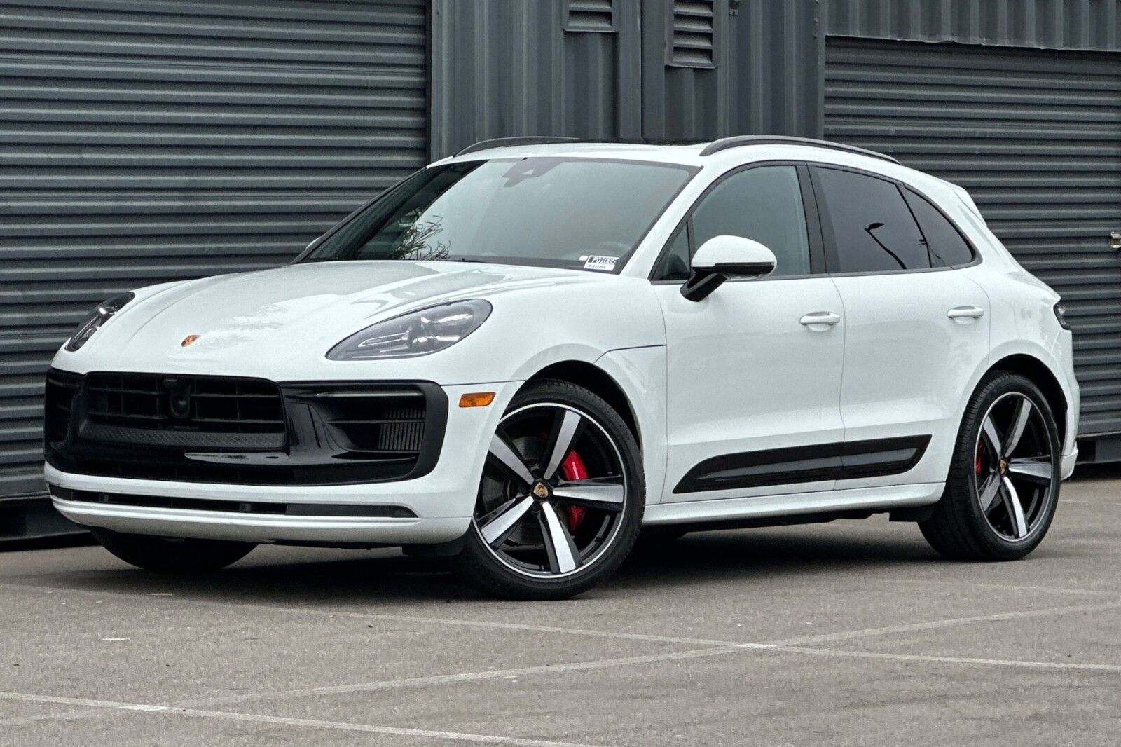 2024 PORSCHE Macan