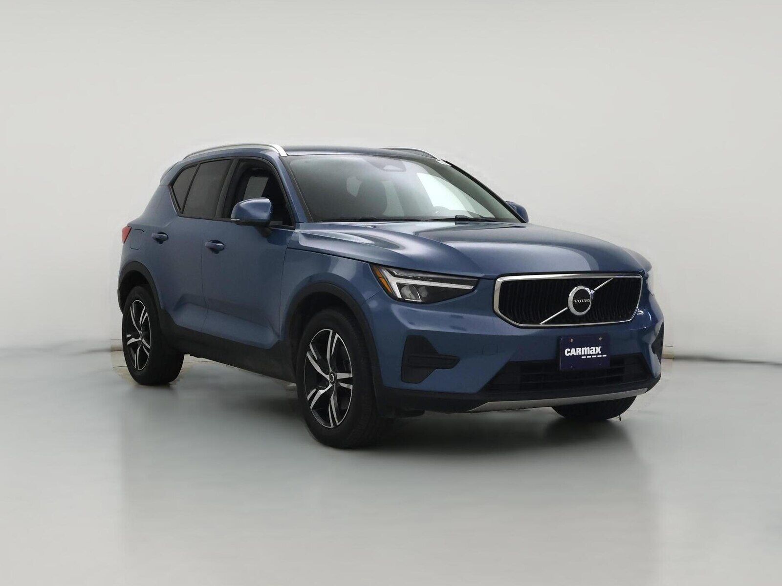 2023 VOLVO XC40