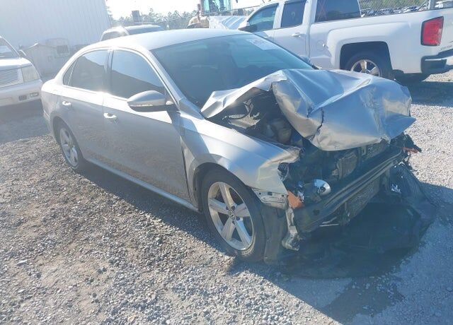 2012 VOLKSWAGEN Passat