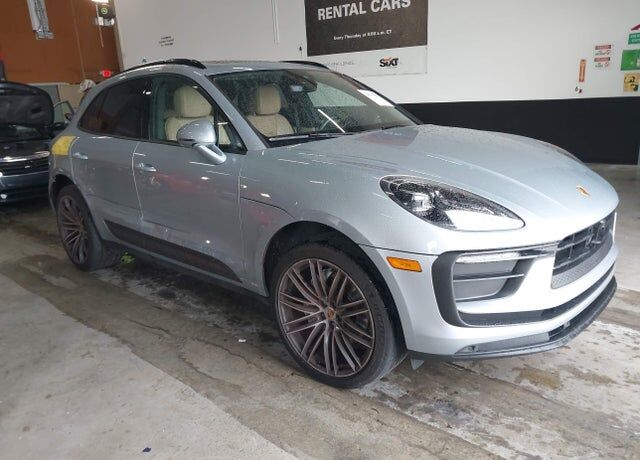 2024 PORSCHE Macan