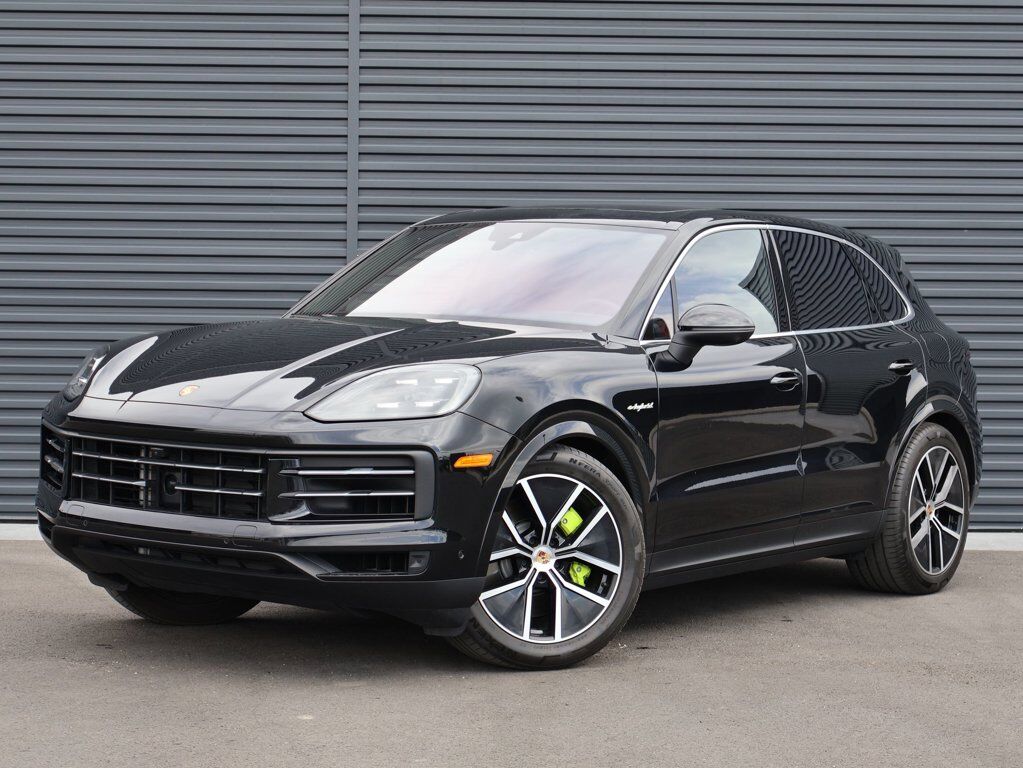 2025 PORSCHE Cayenne