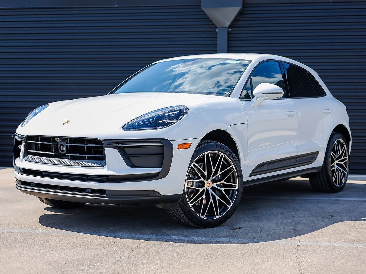 2026 PORSCHE Macan