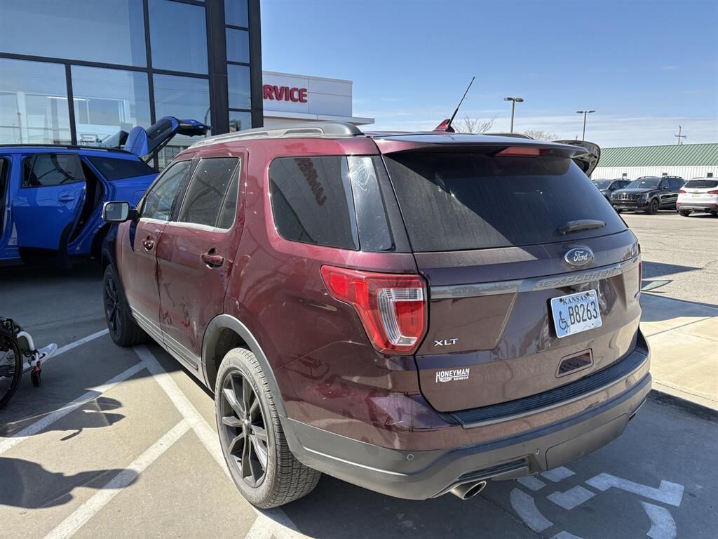 2018 FORD Explorer