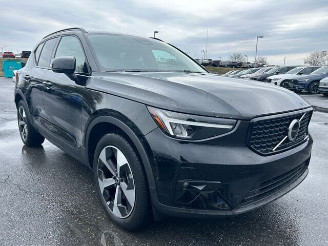 2023 VOLVO XC40