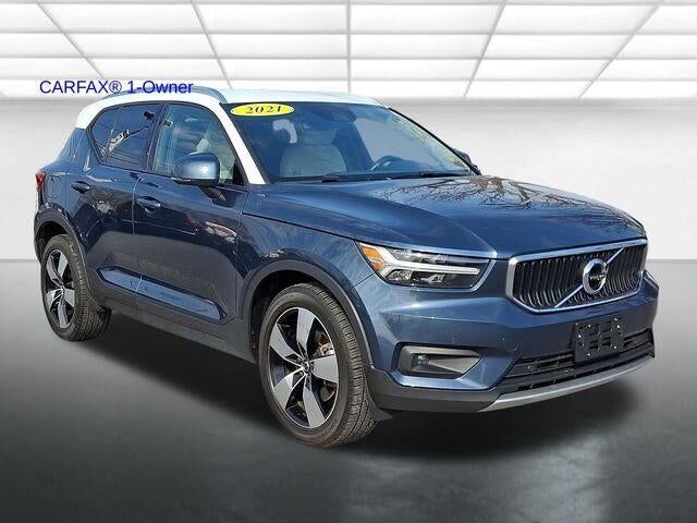 2021 VOLVO XC40