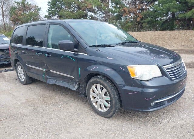 2014 CHRYSLER Town and Country