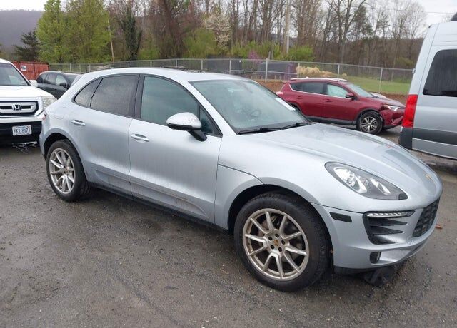 2016 PORSCHE Macan