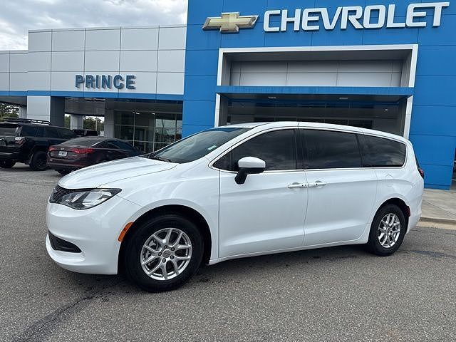 2023 CHRYSLER Voyager