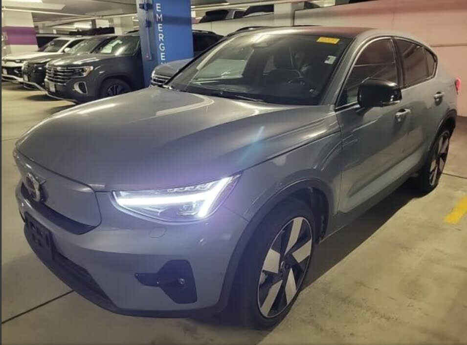 2023 VOLVO C40