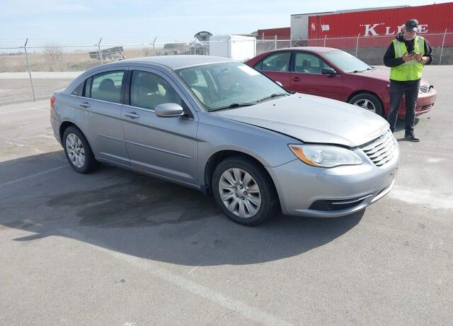 2013 CHRYSLER 200