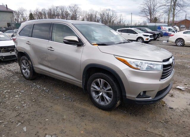 2015 TOYOTA Highlander