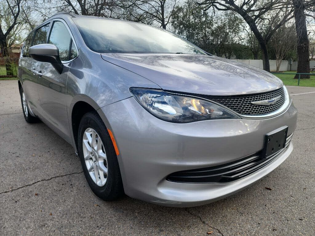 2020 CHRYSLER Voyager