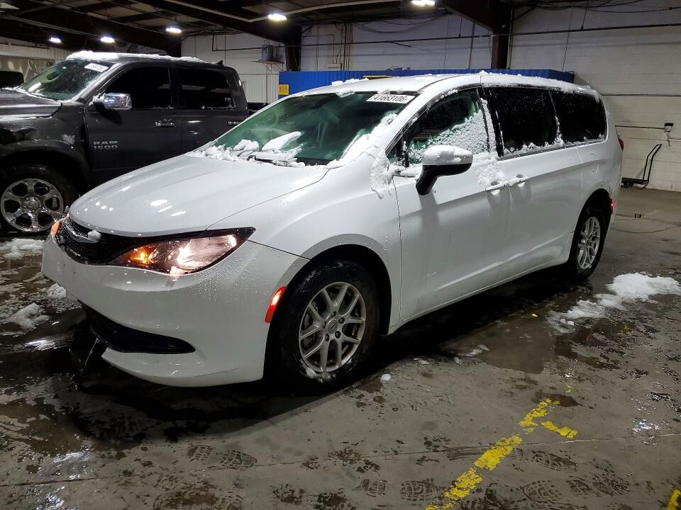2022 CHRYSLER Voyager