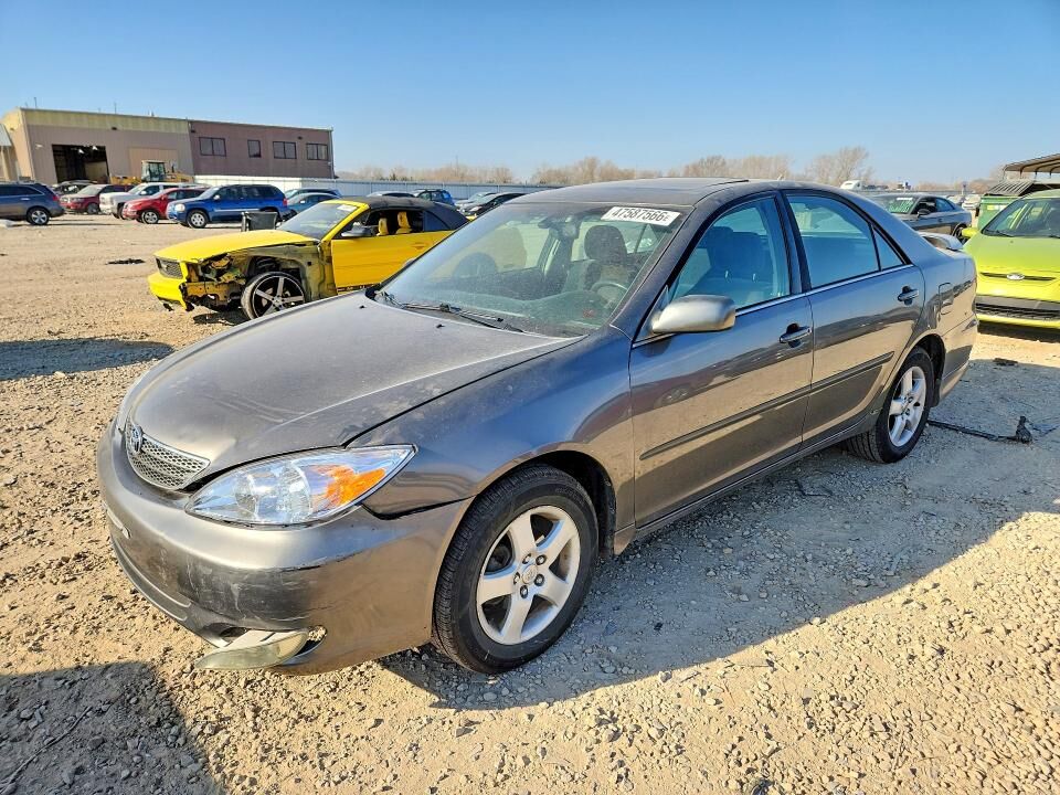 2004 TOYOTA Camry