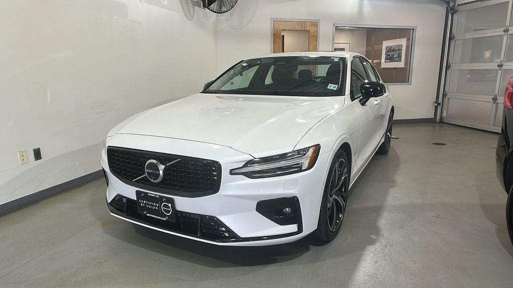 2025 VOLVO S60