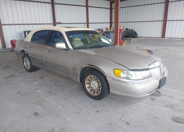 1999 LINCOLN Town Car