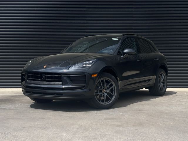 2026 PORSCHE Macan