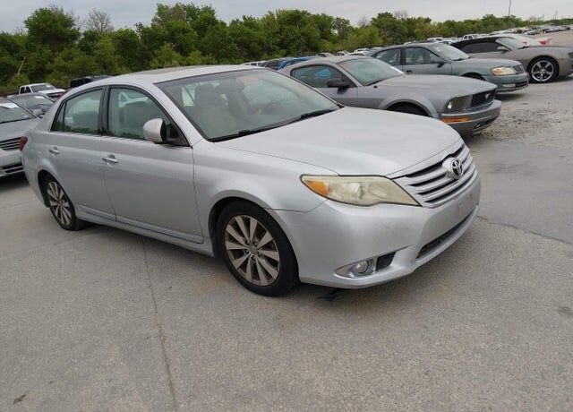 2011 TOYOTA Avalon