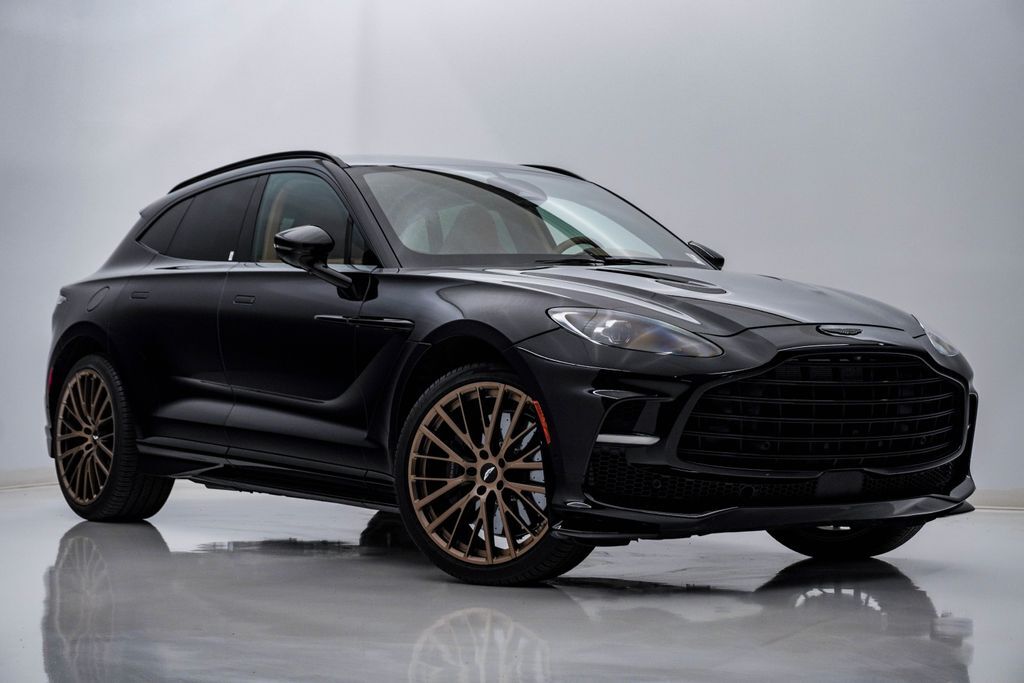 2025 ASTON MARTIN DBX