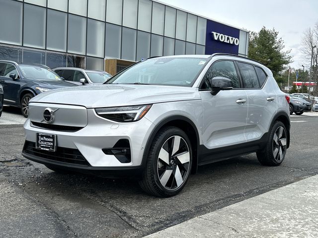 2023 VOLVO XC40