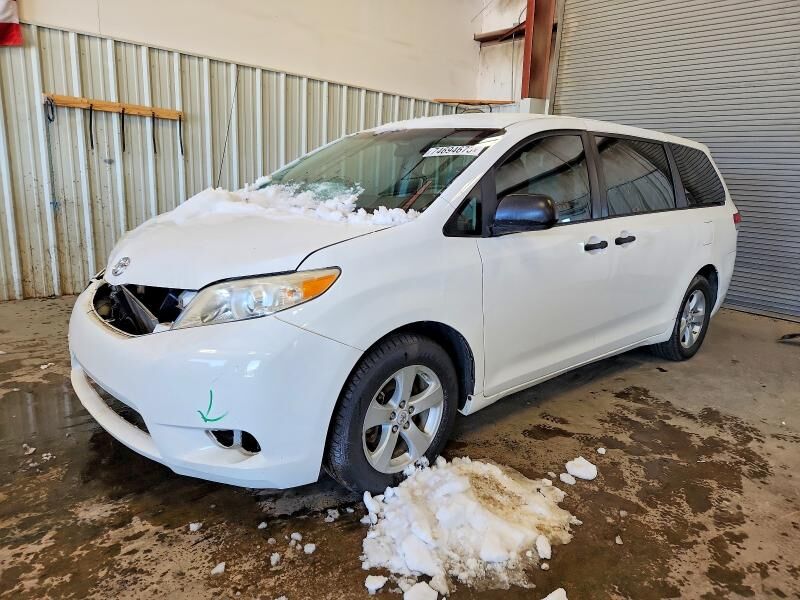 2011 TOYOTA Sienna