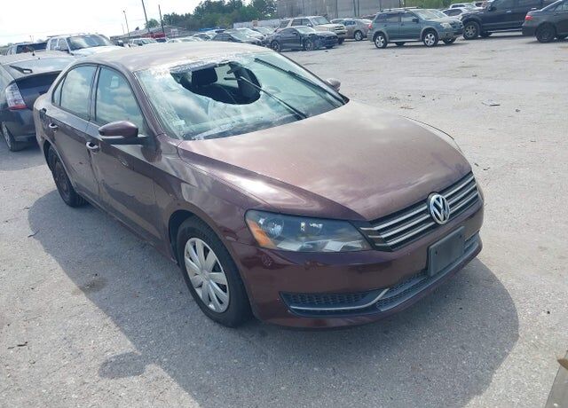 2013 VOLKSWAGEN Passat