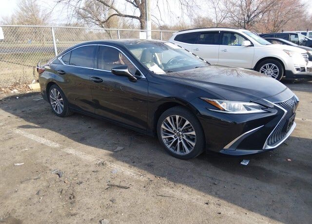 2020 LEXUS ES