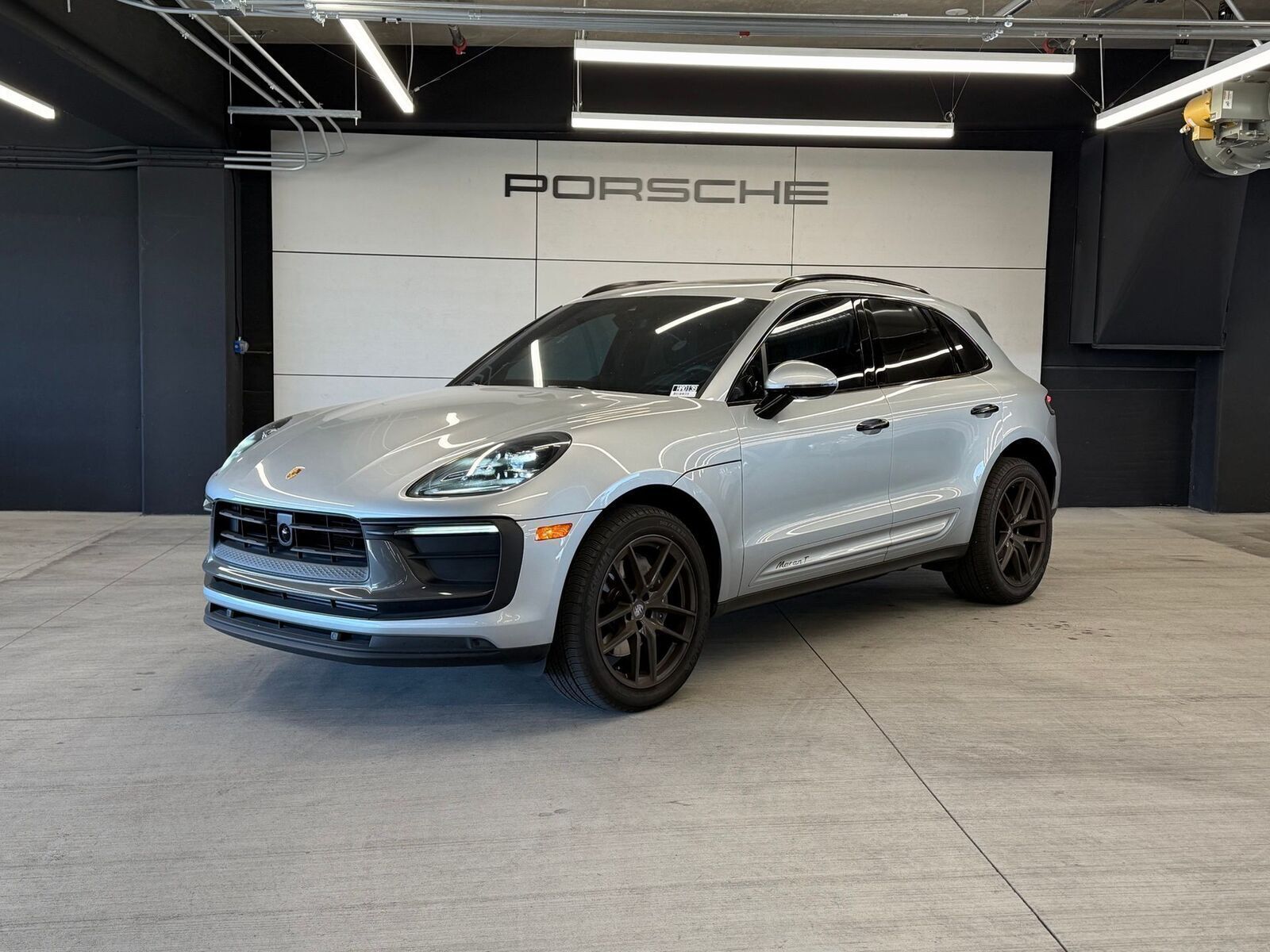 2024 PORSCHE Macan