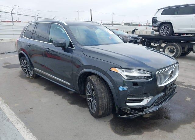 2022 VOLVO XC90