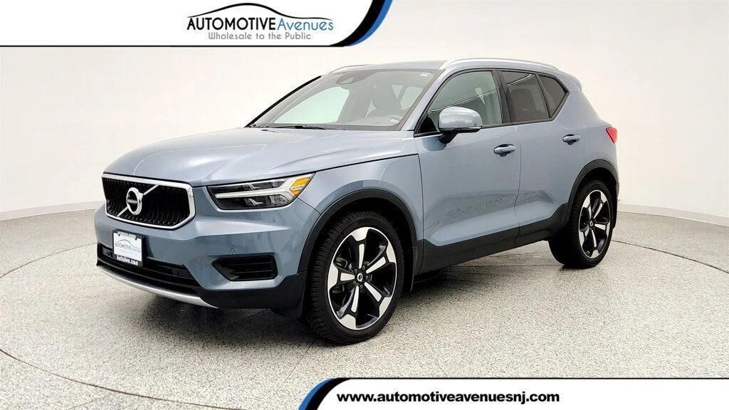 2020 VOLVO XC40