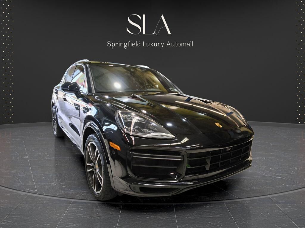 2023 PORSCHE Cayenne